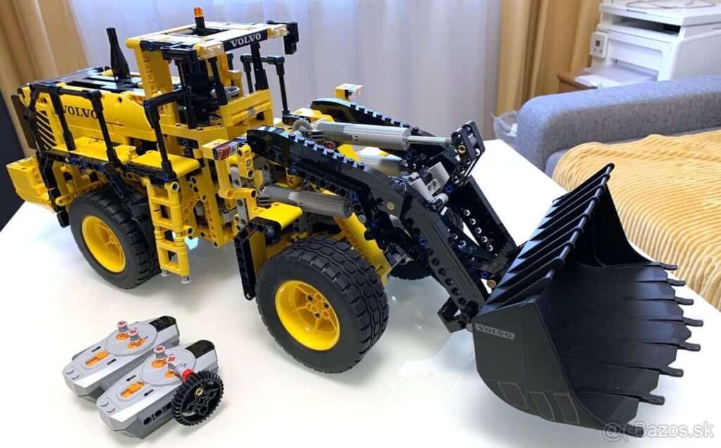 Predám LEGO Technic 42030 Volvo L350F Wheel Loader (2014)