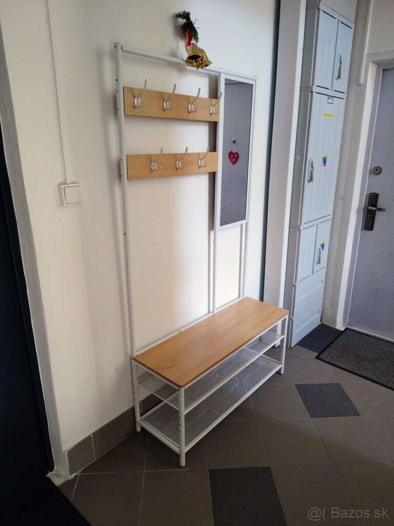 Predsieňová stena so zrkadlom - fotka 2