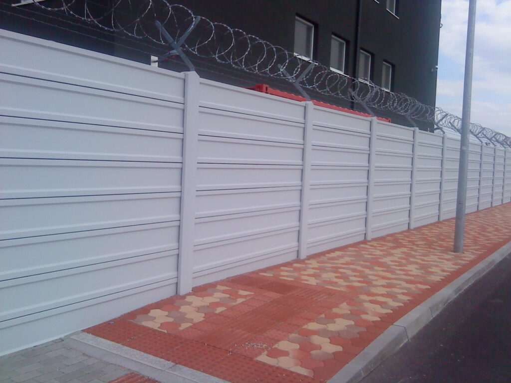 Betónové ploty, pletivá, zvárané siete - fotka 3