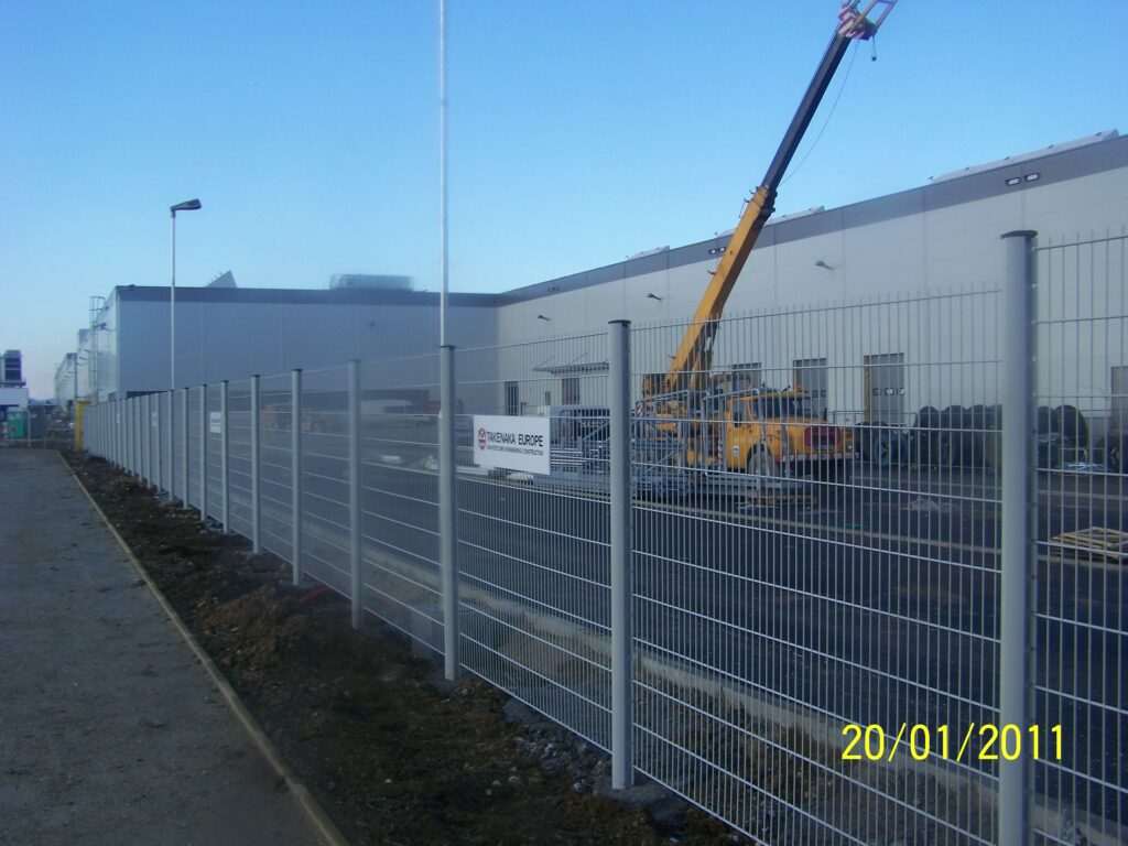 Betónové ploty, pletivá, zvárané siete - fotka 5