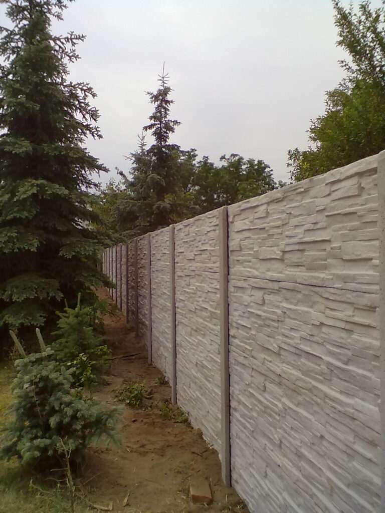 Betónové ploty, pletivá, zvárané siete - fotka 6