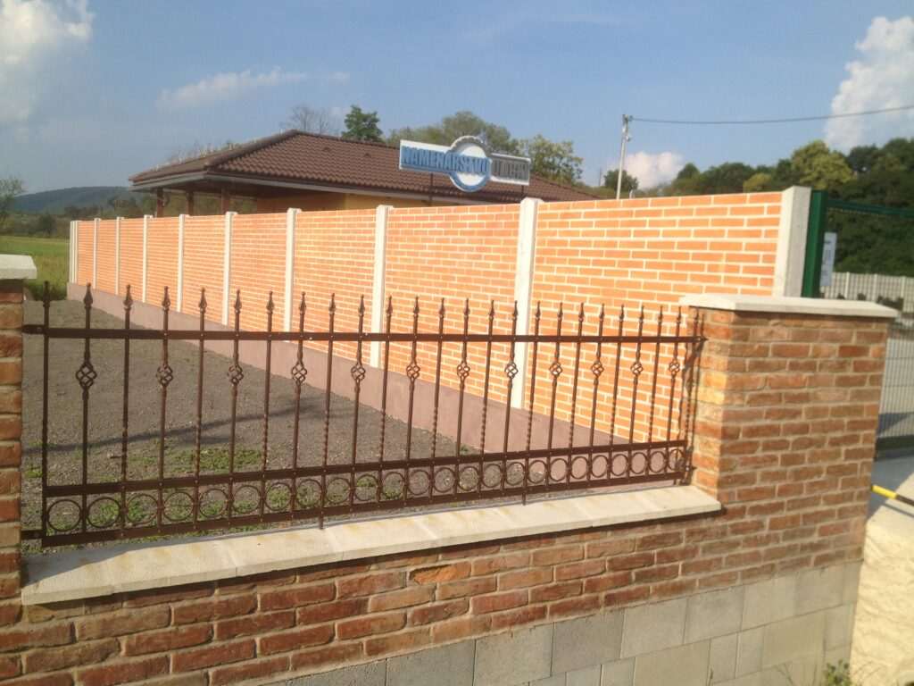 Betónové ploty, pletivá, zvárané siete - fotka 7