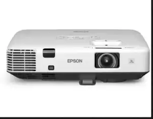 Predám projektor Epson EB-1930 – kúpim výkonný projektor