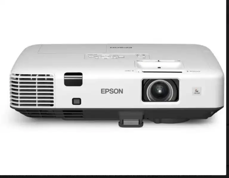 Predám projektor Epson EB-1930 – kúpim výkonný projektor