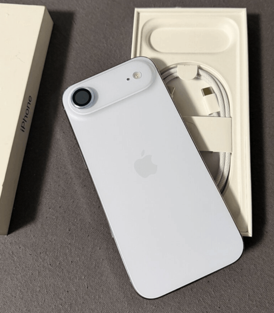 iPhone Air 256 GB blankytne modrý – pekný stav