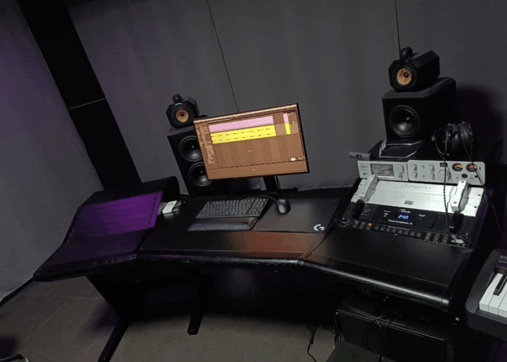 Štúdiový stôl Zaor – pevný a zachovalý