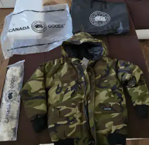 Zimná bunda Canada Goose – dobrý stav