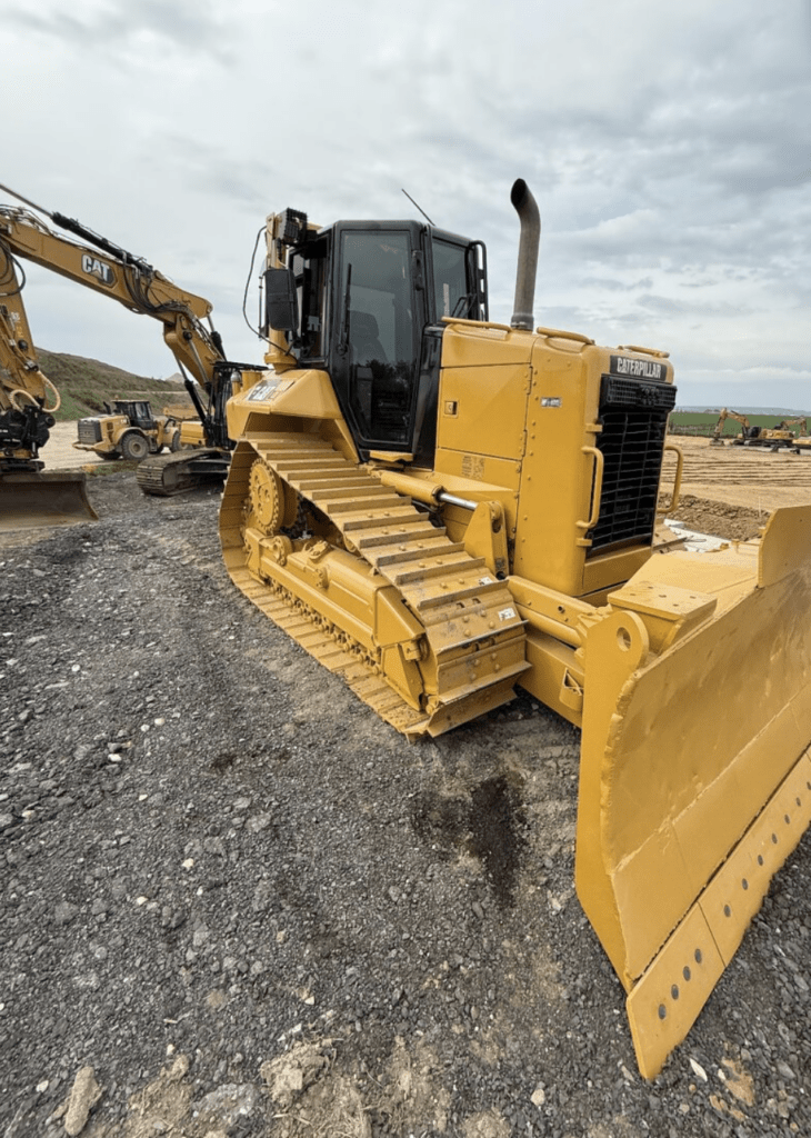 Buldozér CAT D6N XL – top stav, nový podvozok