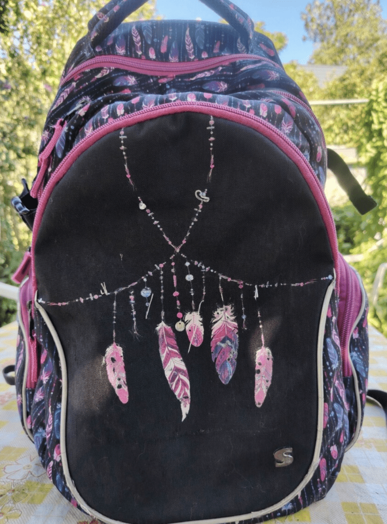 Školský batoh s motívom pierok