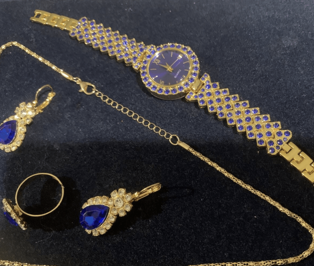 Dve nové sady modro-zlatých šperkov – slzy a srdiečka, v kazete