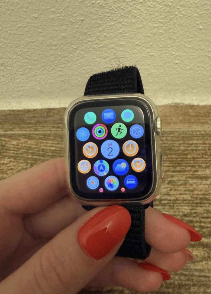 Apple Watch SE 40 mm – hviezdne biely hliník