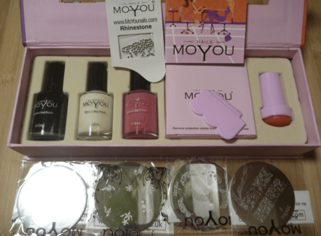 Predám Sada na nechty, kefa na vlasy a vankúšik