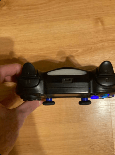 Ovladač ps4 - fotka 2