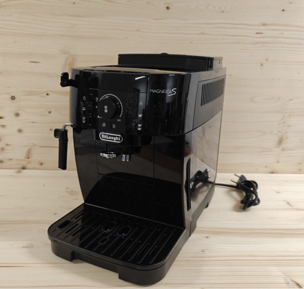 Predám Model DeLonghi Magnifica S – BLACK EDITION