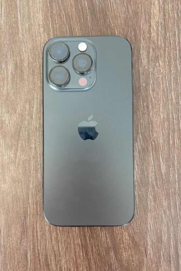 iPhone 16 Pro 256 GB – titánovočierny, 100% stav + 5×obal