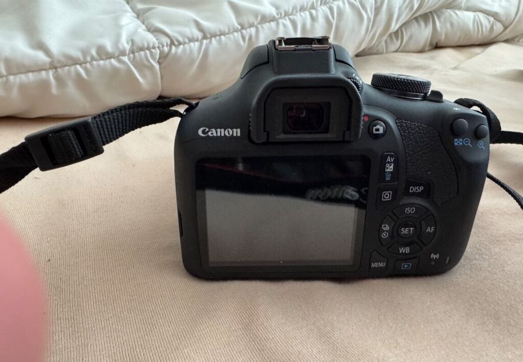 Predám zrkadlovku Canon EOS2000D