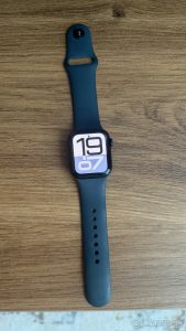 Apple Watch SE 3 GPS + Cellular 40mm Polnočný hliník